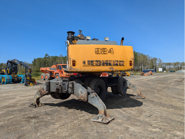 12: 2006 Liebherr A924B LITRONIC excavator