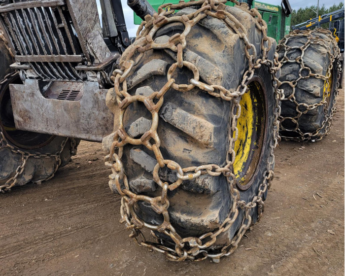 3: 2014 John Deere 748H Skidder