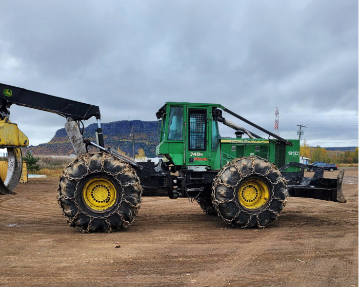 2: 2014 John Deere 748H Skidder