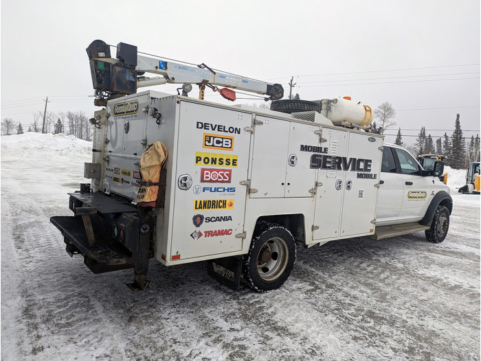 4: 2015 DODGE RAM 5500 SLT Service Truck