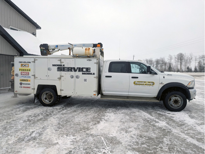 2: 2015 DODGE RAM 5500 SLT Service Truck