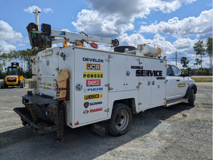 3: 2015 DODGE RAM 5500 SLT Service Truck