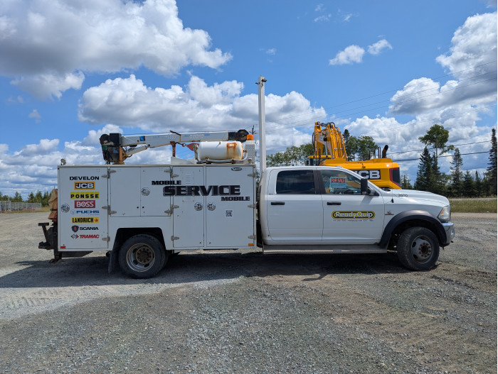 4: 2015 DODGE RAM 5500 SLT Service Truck