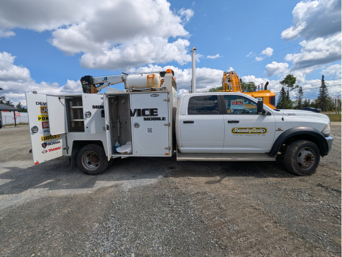 9: 2015 DODGE RAM 5500 SLT Service Truck