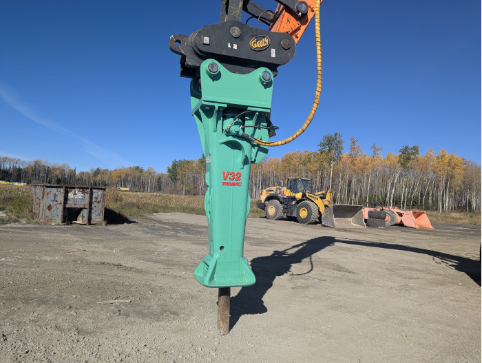 1: 2011 Tramac V32 Hammer