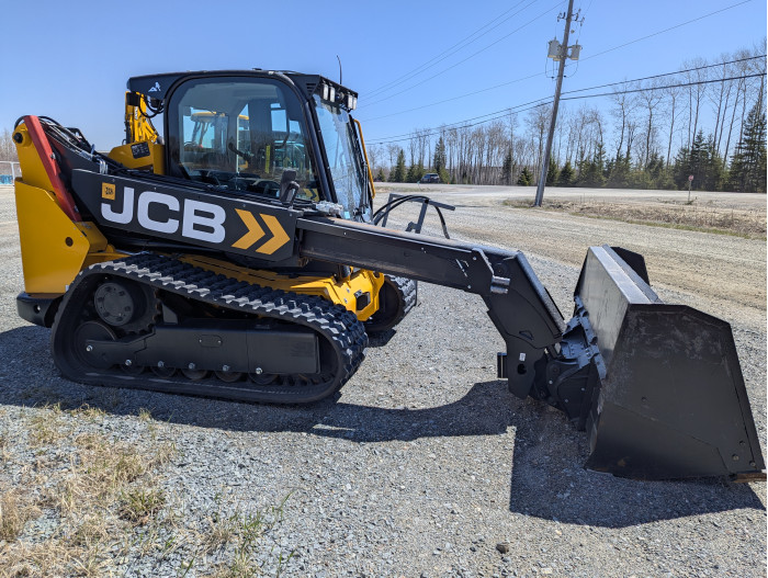 1: 2024 JCB 3TS-8T Teleskid