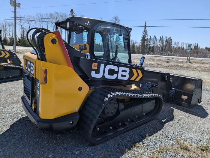 5: 2024 JCB 3TS-8T Teleskid