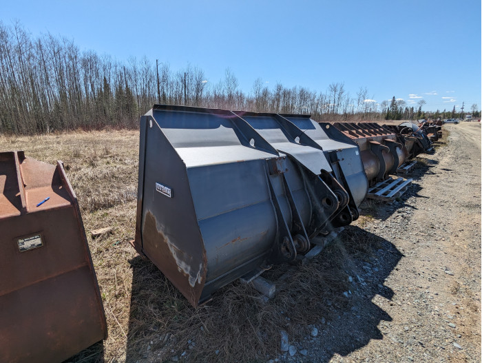 4: 2012 BATEMAN 5 1/2 YD SNOW BUCKET