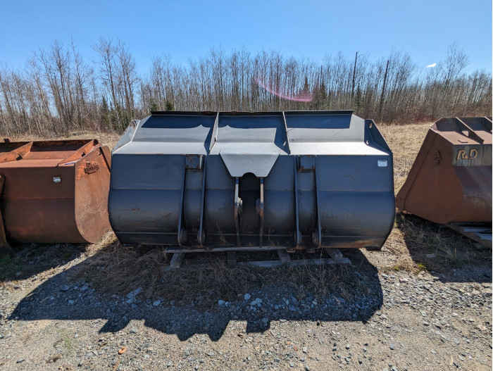 5: 2012 BATEMAN 5 1/2 YD SNOW BUCKET