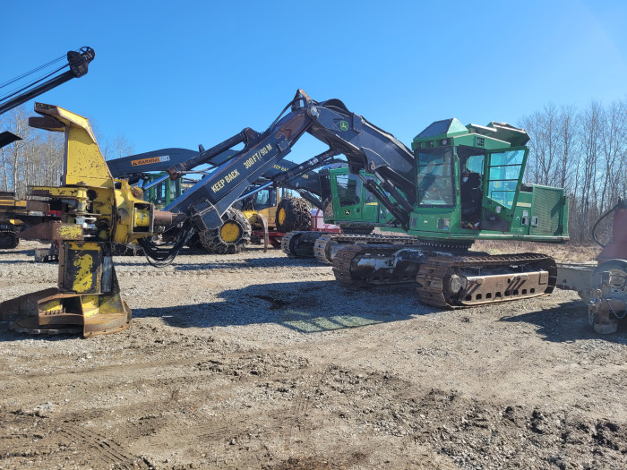 1: 2005 John Deere 853 Feller Buncher