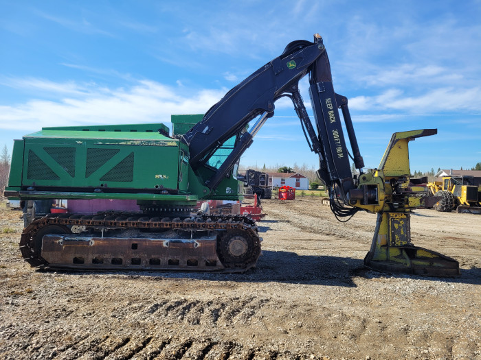 7: 2005 John Deere 853 Feller Buncher
