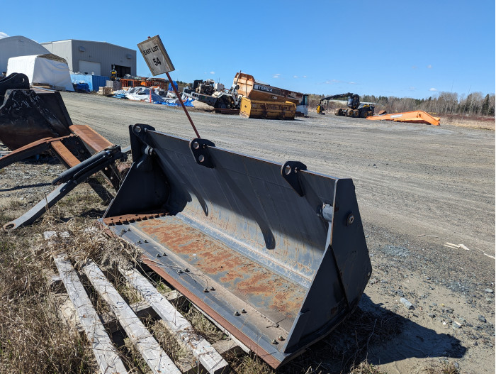 2: 2011 TEREX  BUCKET TX760B