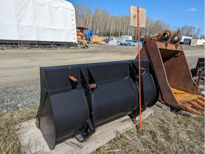 3: 2013 TEREX 73" 1.2 YD EARTH BUCKET FOR TL80