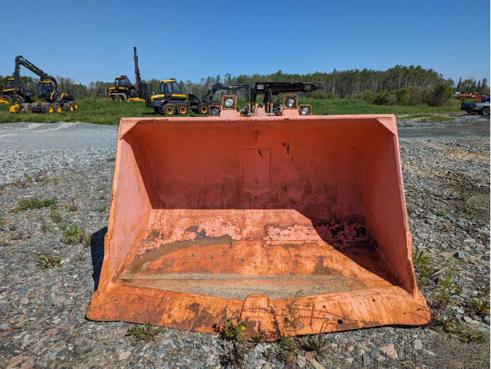 3: 2010 TAMROCK EJC210 Loader