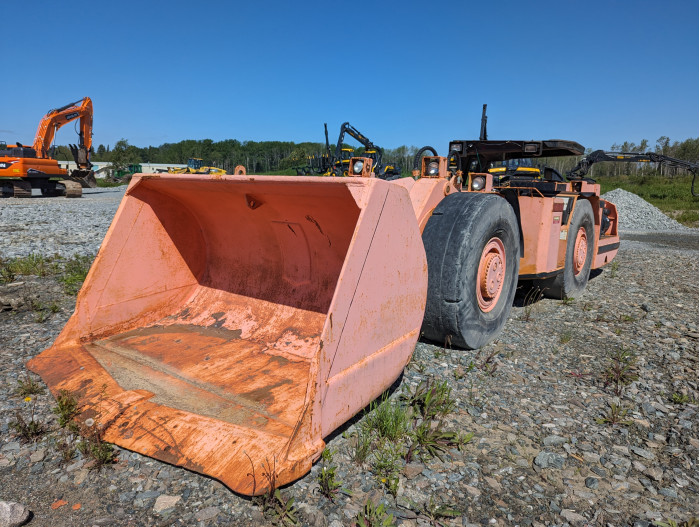 4: 2010 TAMROCK EJC210 Loader